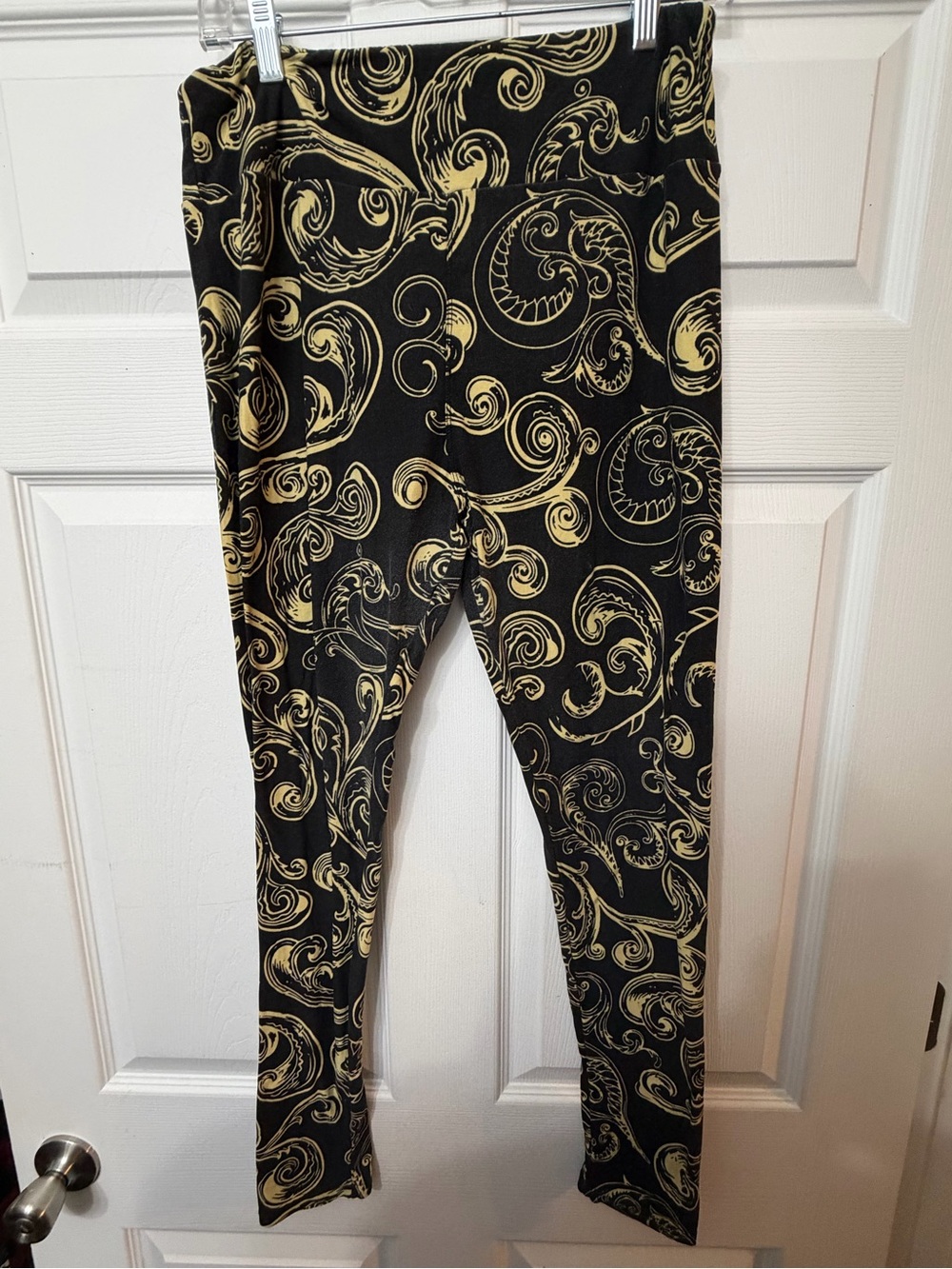 LuLaRoe Black Leggings with Cream Scroll Print